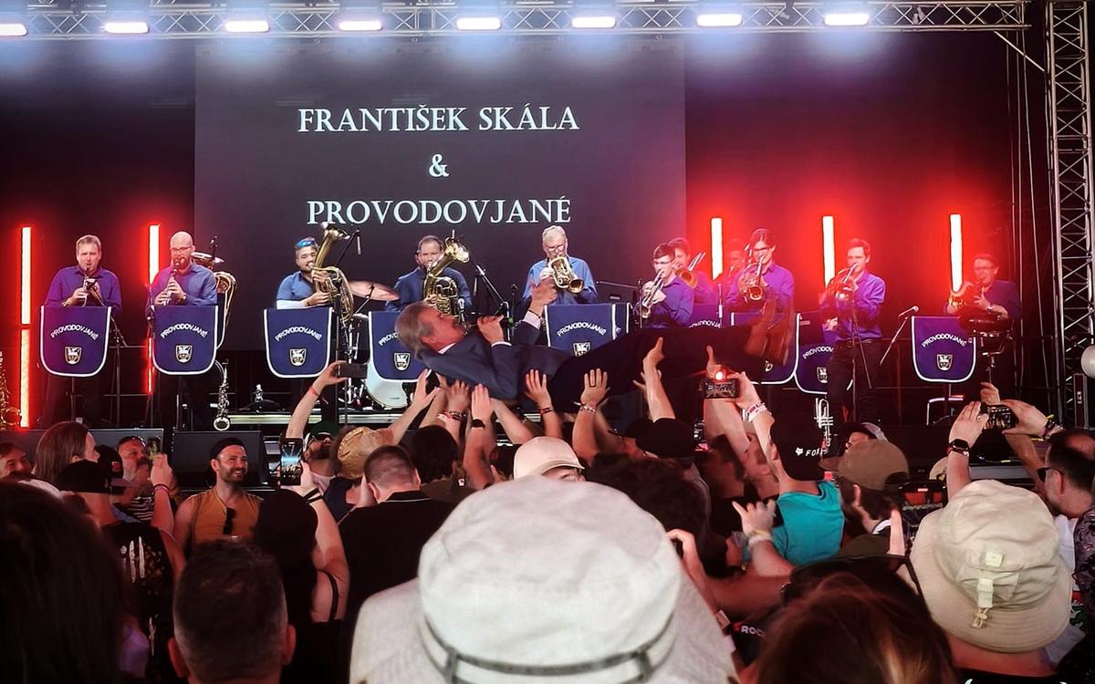Dechovka z Provodova na festivalu Rock for People 2025
