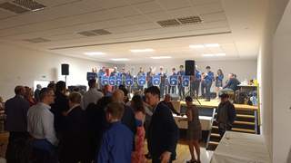 Náhled: Záběr na tradiční muzikantský ples dechovky z Provodova na Končiny, plný parket